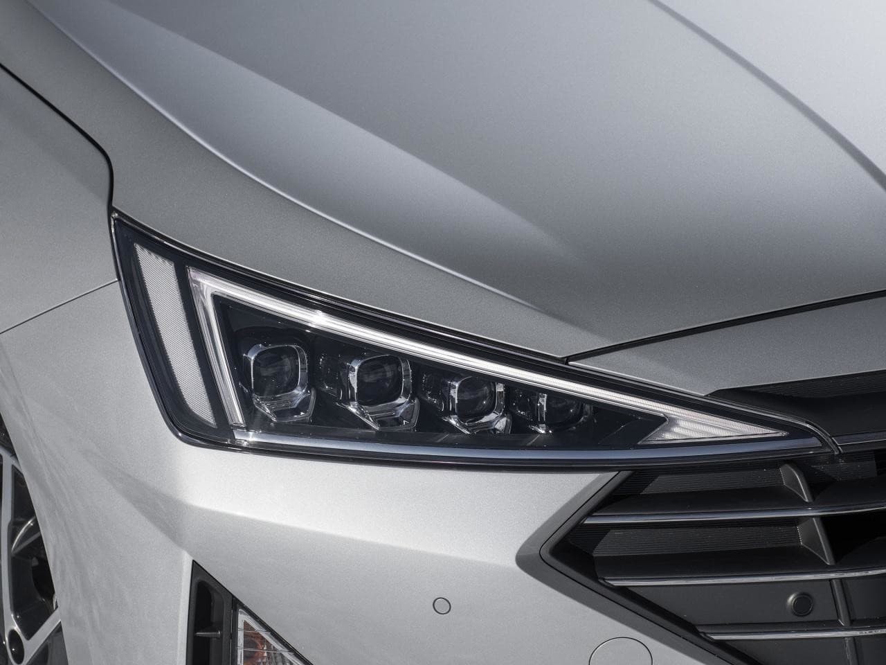 Интерьер Elantra 2021